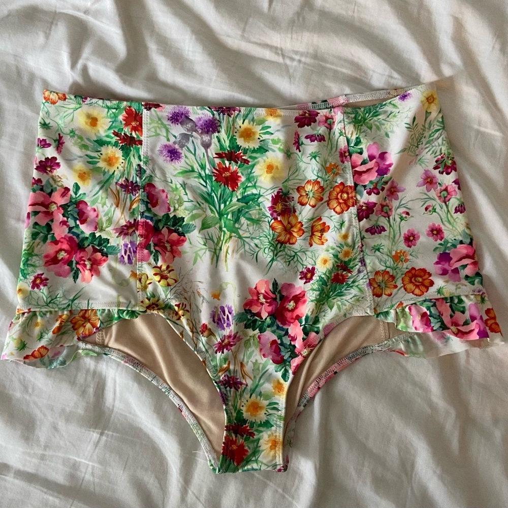 XL Kortni Jeane